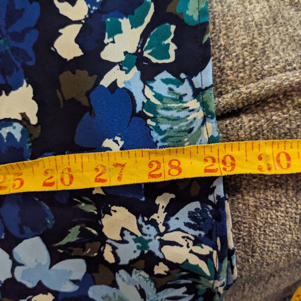 🔴3/$15. Van Heusen blue, floral, long sleeve blouse, size XXL - Picture 12 of 14
